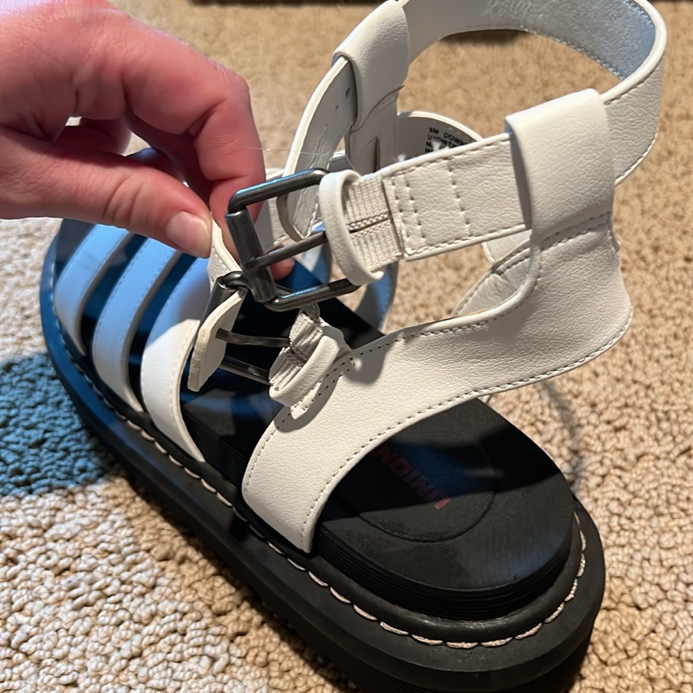 White platforms - Picture 5 of 8